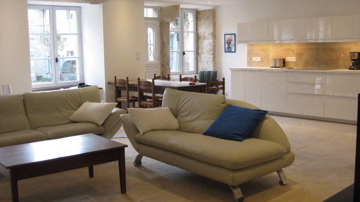 Flavigny-sur-Ozerain House | La Cour - new bright and super equipped gite.