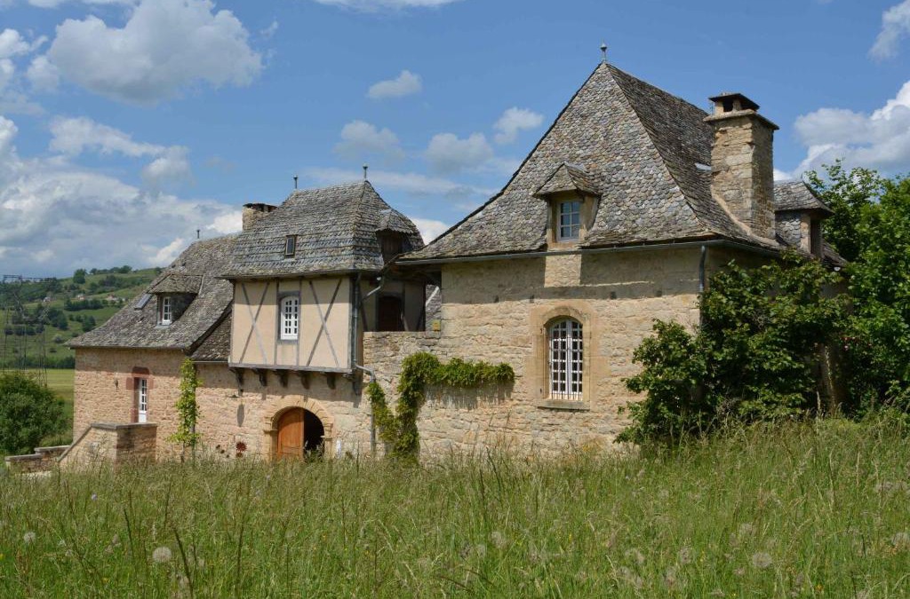 Sebrazac House | La cour pavée