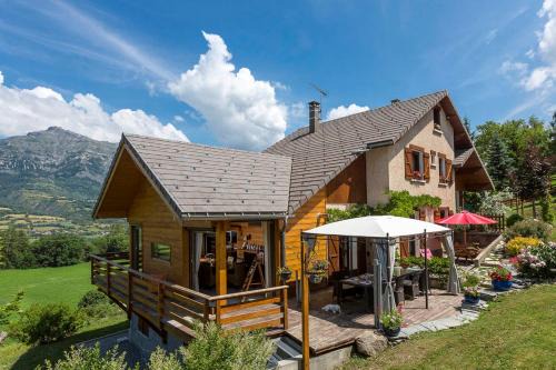 Saint-Leger-les-Melezes Bed & Breakfast | "La Coustille" Chambres et Table d'Hôtes