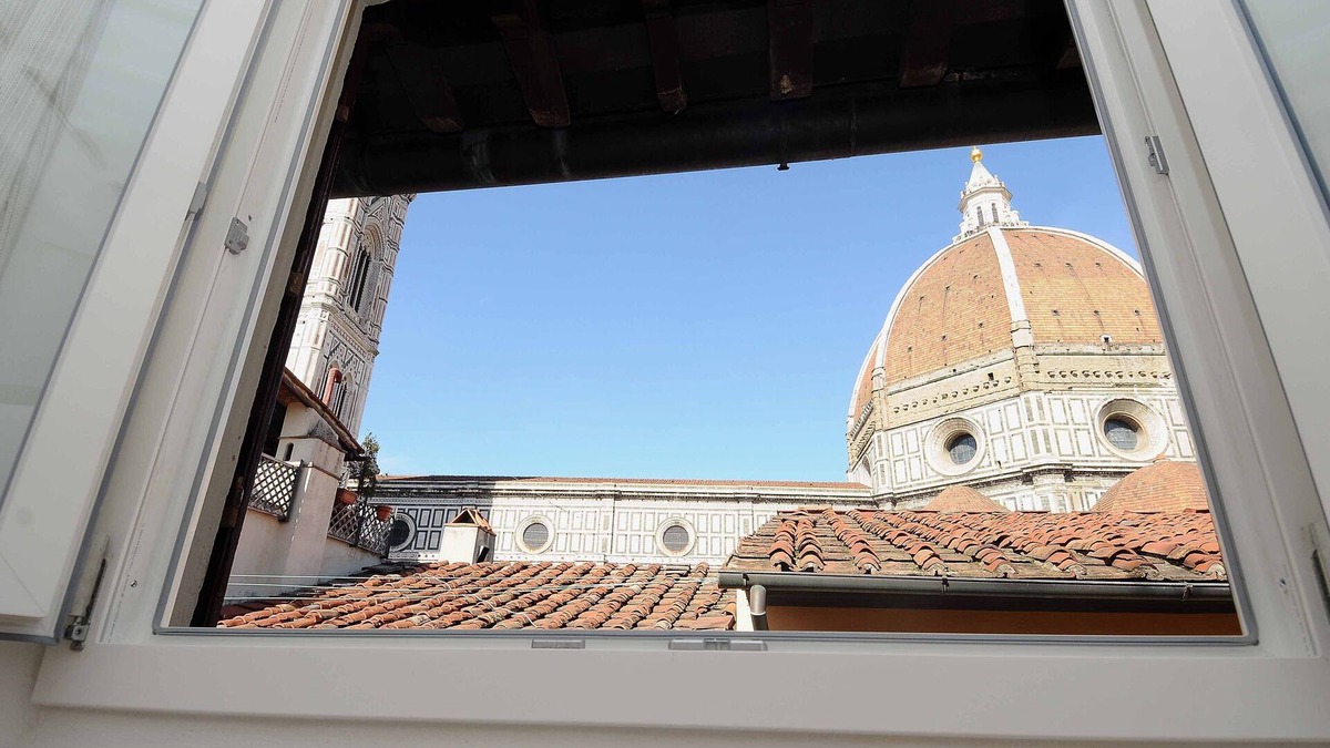 Duomo Apartment | LA CUPOLA apartment with a view of the cathedral, it feels like touching it!