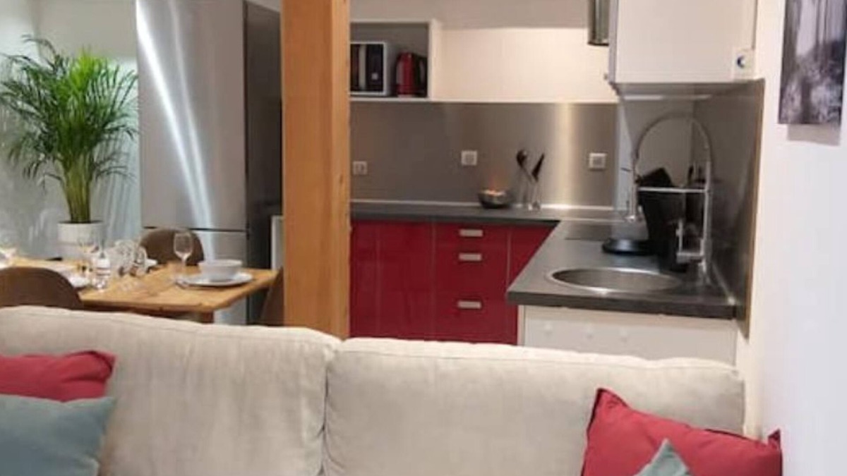 Challes-les-Eaux Apartment | La Dépendance du Château de Triviers