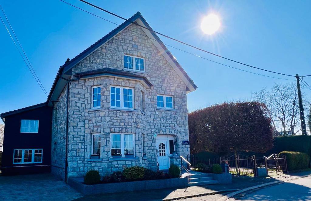 Robertville House | La Dame du Lac