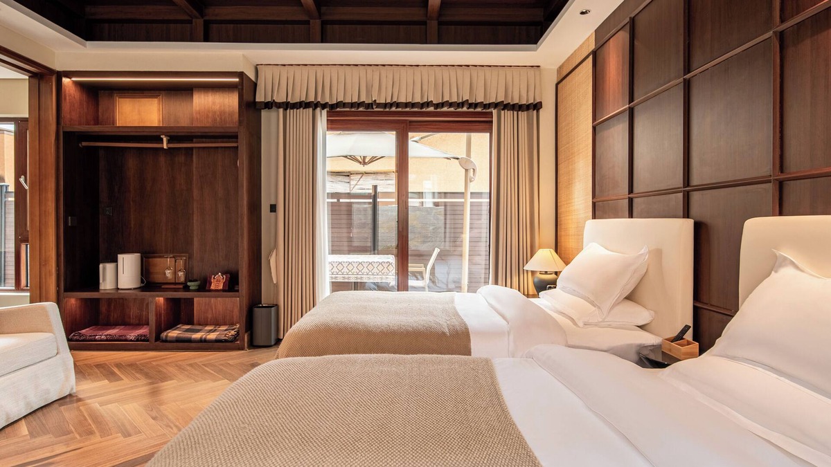 Shangri-La Hotel | La Danse Sacree Hotel