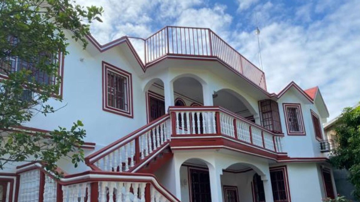 Vaudreuil Other | La Difference Guest House / Vaudreuil