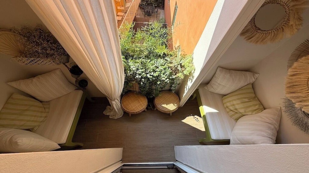 Borgo Trento Apartment | LA DOLCE VITA Charming, Luxurious 2 Bedrooms 2 Bathrooms with cosy Balcony