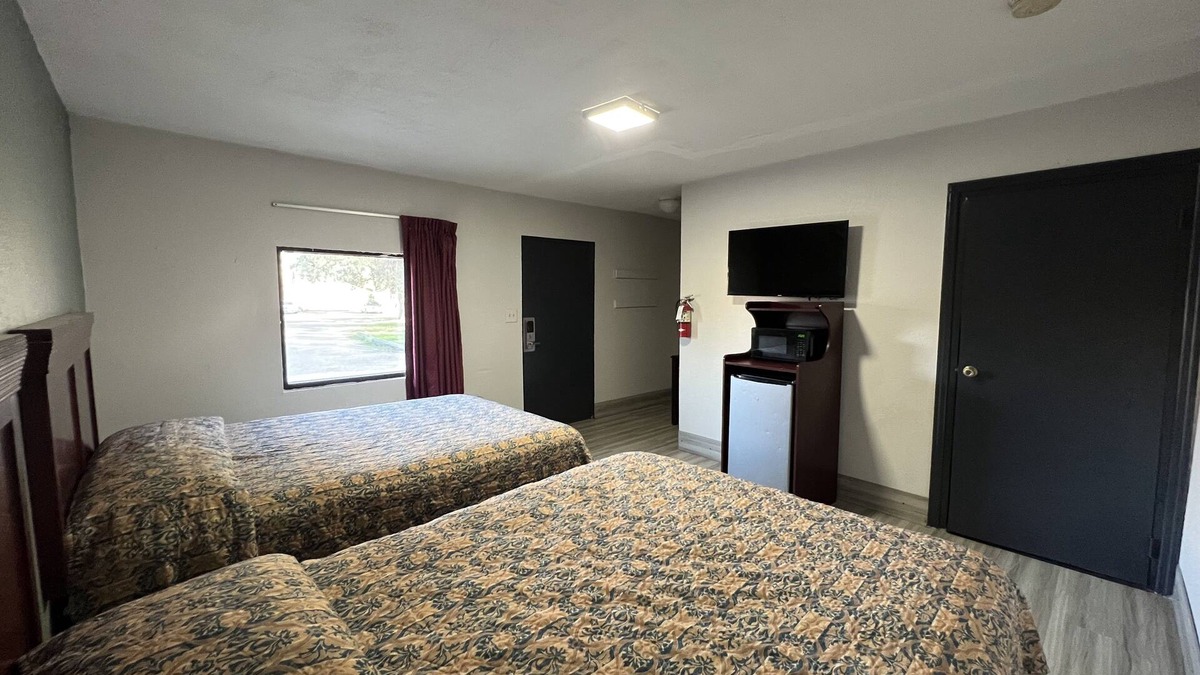 Quincy Hotel | La Familia Stay Inn