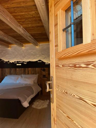 Saint-Nicolas House | La famille d'Evian