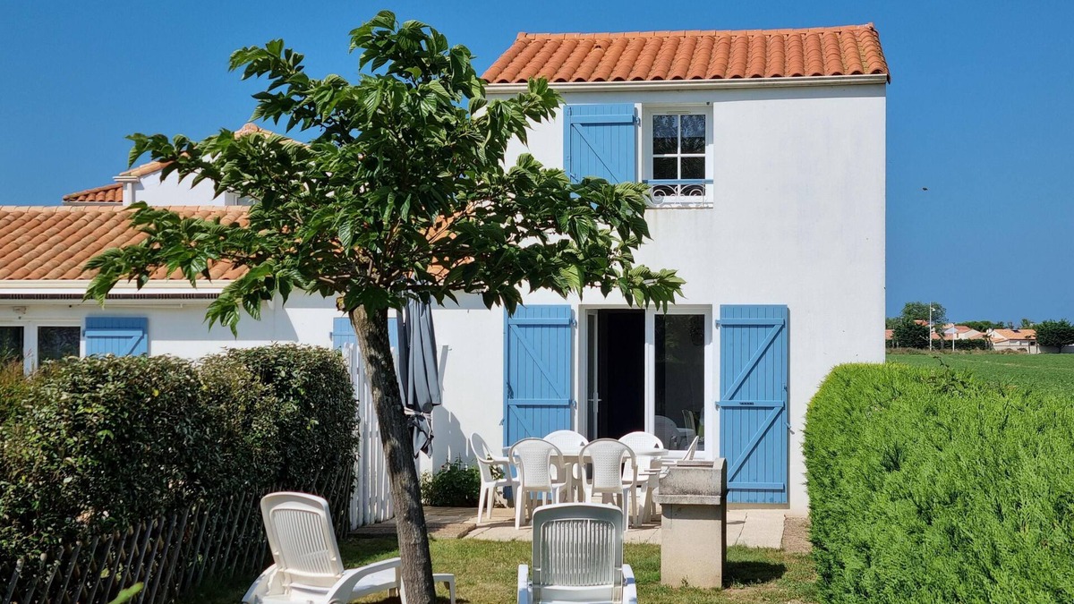 La Faute-sur-Mer House | "La Fautaise" house in residence with swimming pool, near beach.