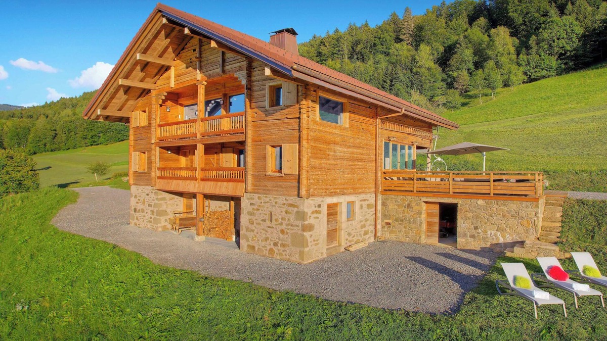 Les Villards-sur-Thones Ski Chalet | La Ferme du Gran Shan - luxury farmhouse for 15, indoor spa - OVO Network