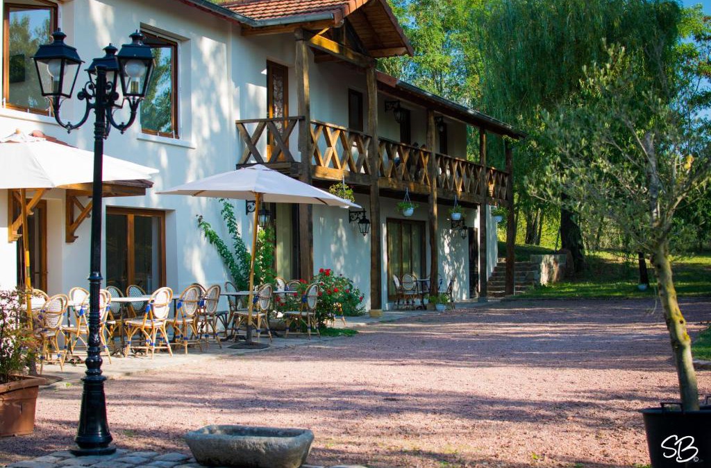 Commelle-Vernay Bed & Breakfast | La Ferme aux Biches