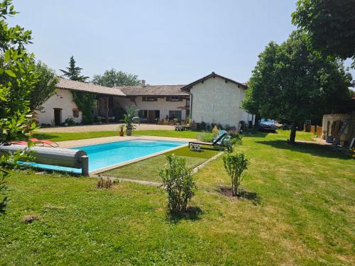 Cruzilles-les-Mepillat Bed & Breakfast | La ferme de Cruz chez Lisa