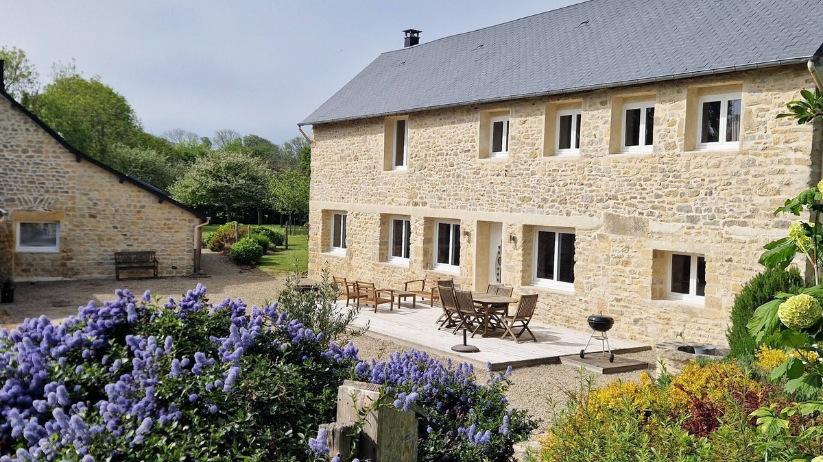 Colleville-sur-Mer Cottage | La ferme d'Omaha, in the heart of an orchard and 2km from Omaha beach