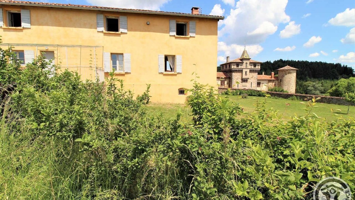 Pomeys House | La Ferme du Château de Saconay