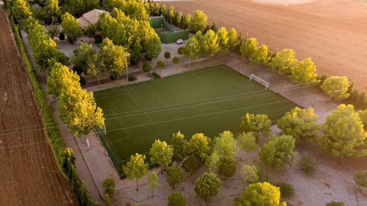 Mota del Cuervo House | La Finca de Tomás - Fútbol 7 & Pádel