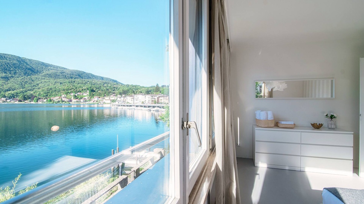 Ponte Tresa Apartment | La Finestra Blu