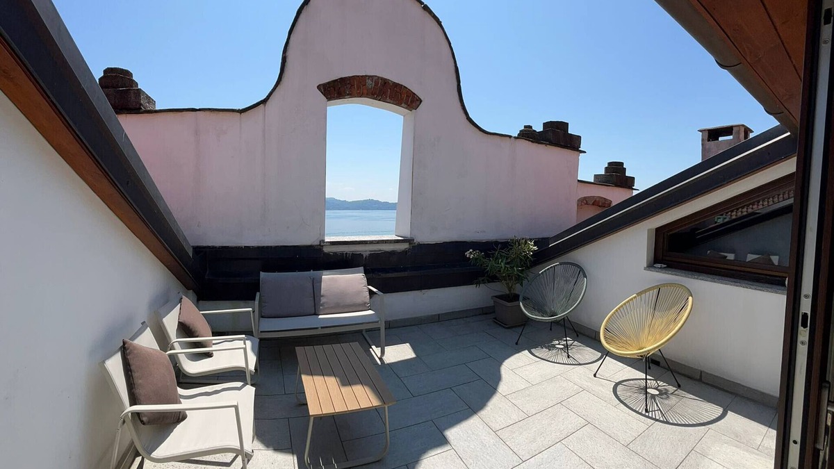 Intra Apartment | La Finestra sul lago luxurious apartment furnished