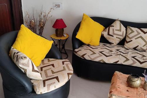 Gautam Nagar Apartment | La Floraison - Solo/Couple-Hauz khas/AIIMS/IIT