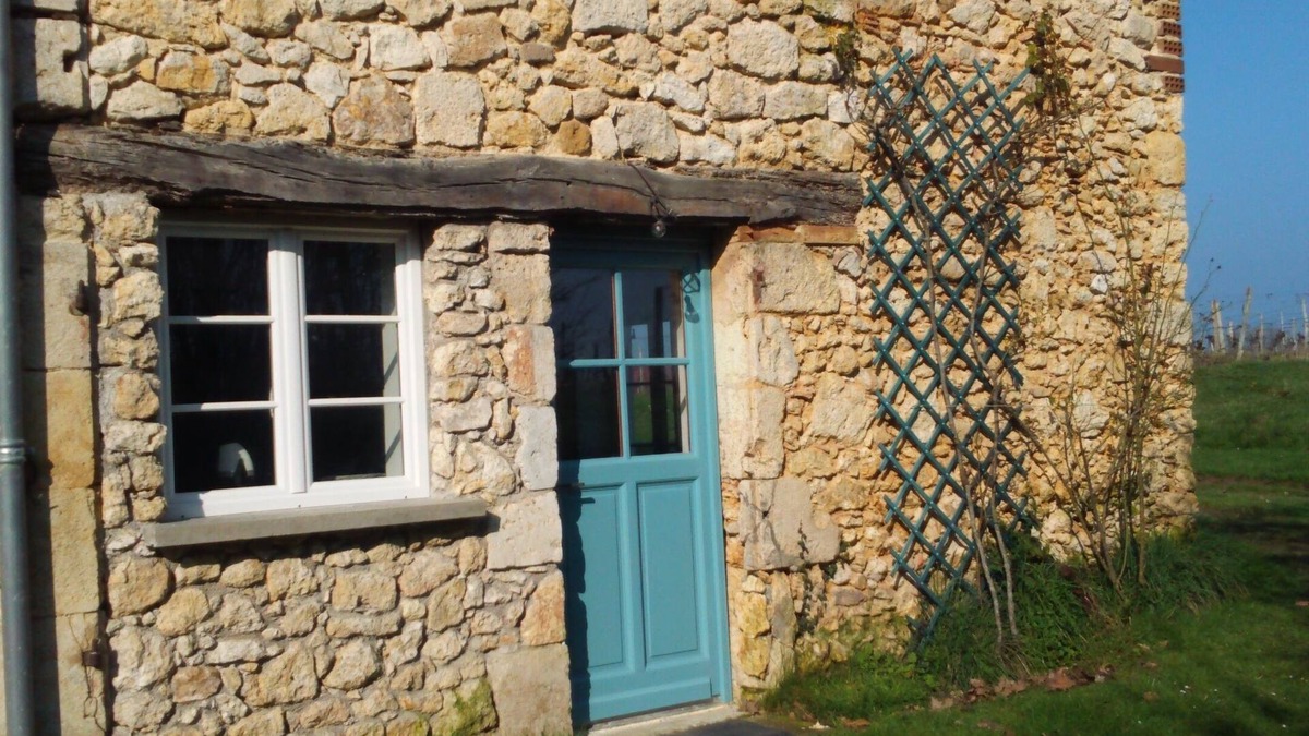Sainte-Maure-de-Peyriac Cottage | "La foigniere" Old stone outbuilding