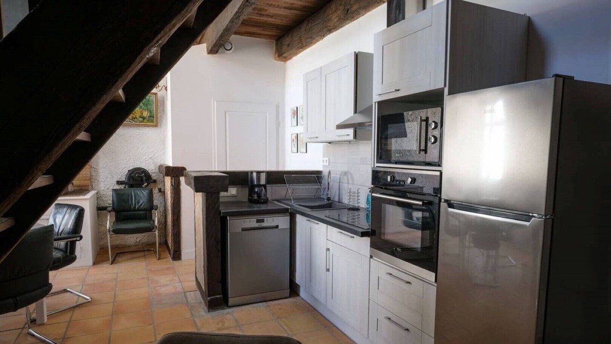 Marmande Apartment | LA FORGE Marmande Town center: APARTMENT ENTIRE Duplex in old forge