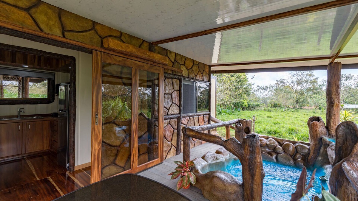 La Fortuna Villa | La Fortuna Couples Getaway with private hot tub!