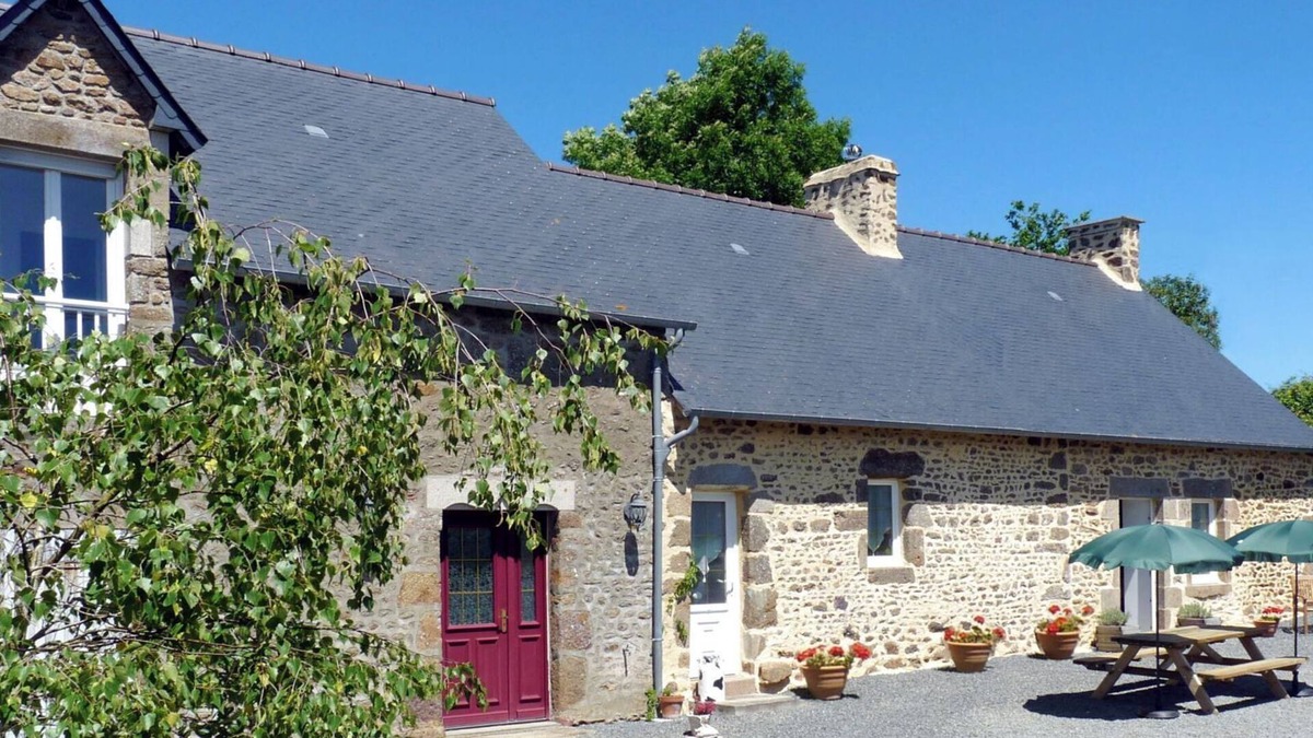 Saint-Thomas-de-Courceriers House | La Goupillère, farmhouse and extensive grounds in a tranquil country setting