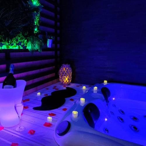 Brive-la-Gaillarde Villa | La Gaillardise - love room - Spa & Sauna - Espace privatif