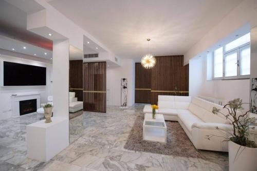 Zona Solari Apartment | La Galleria