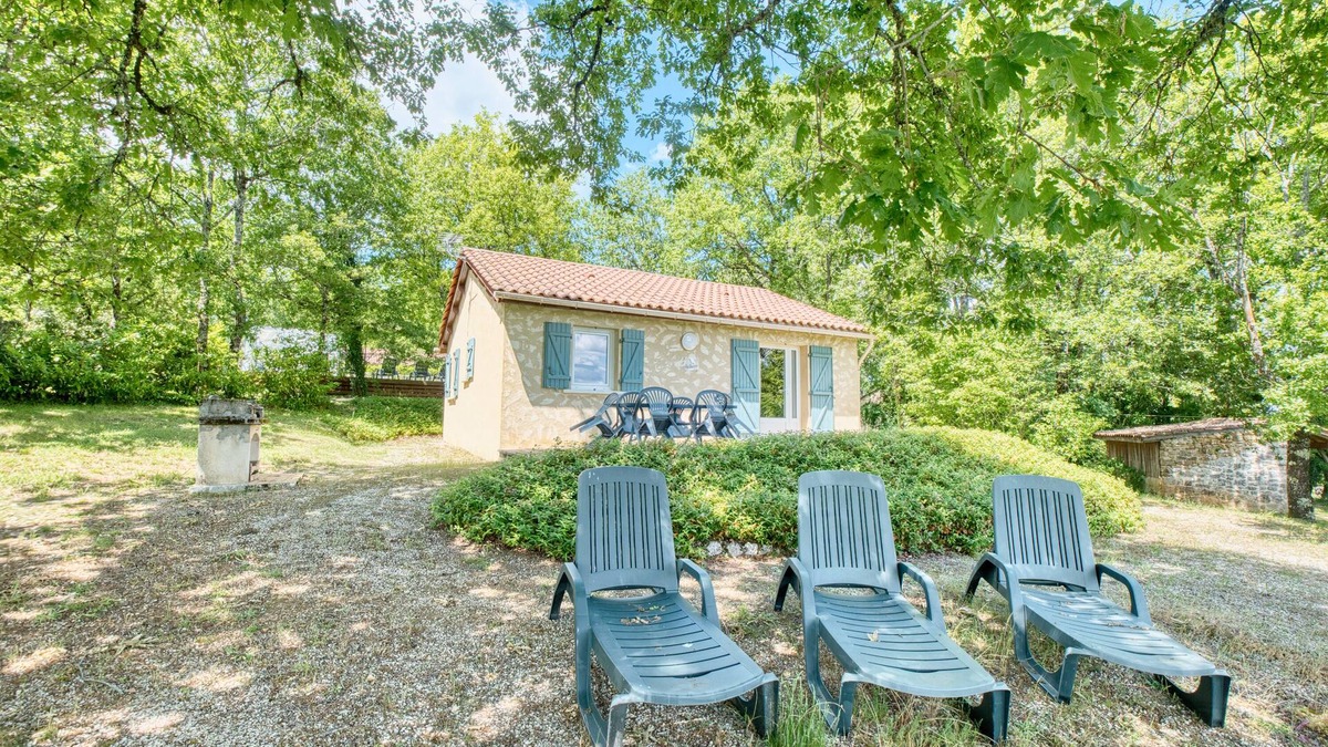 Salignac-Eyvignes House | La Gariotte – Friendly Holiday Home with Shared Heated Pool in the Heart of the Périgord Noir