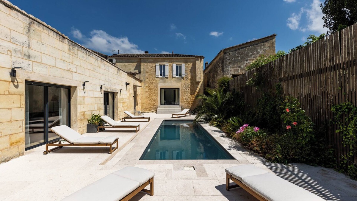 Gauriac House | La Girondine - Pool, billiards, vineyards and estuary
