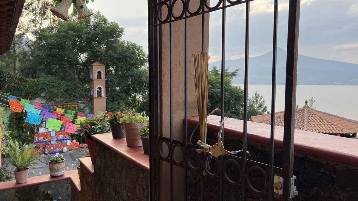 Tzintzuntzan House | La Gloria de los Ángeles