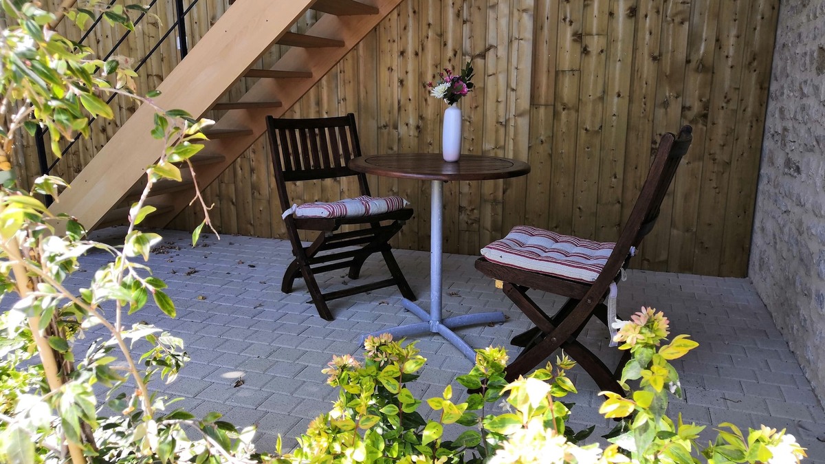 Ravenoville House | La Glycine, gite for 2-3 people, in the countryside, 5 km from the beach.
