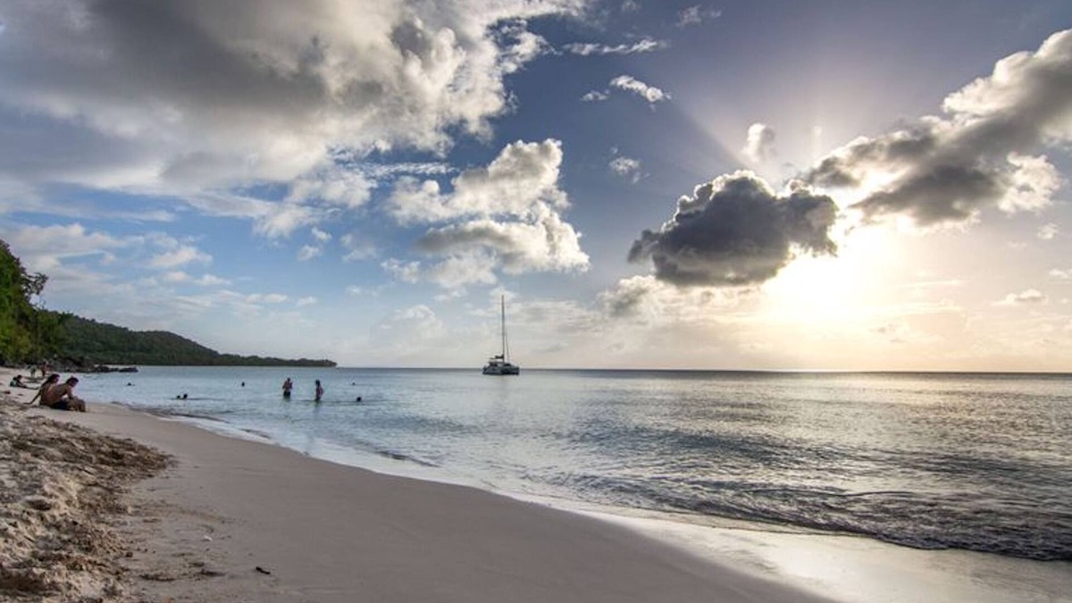 Capesterre-de-Marie-Galante House | La Tourterelle Rose 'the Pink Dove'