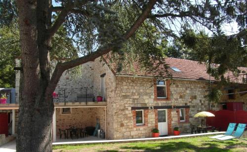 Verneuil House | La Grand Cour