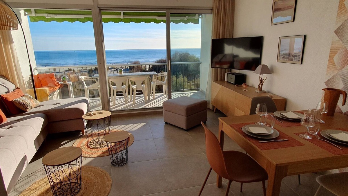 Le Couchant Apartment | La Grande-Motte on the Beach facing the Sea with Terrace and Swimming Pool