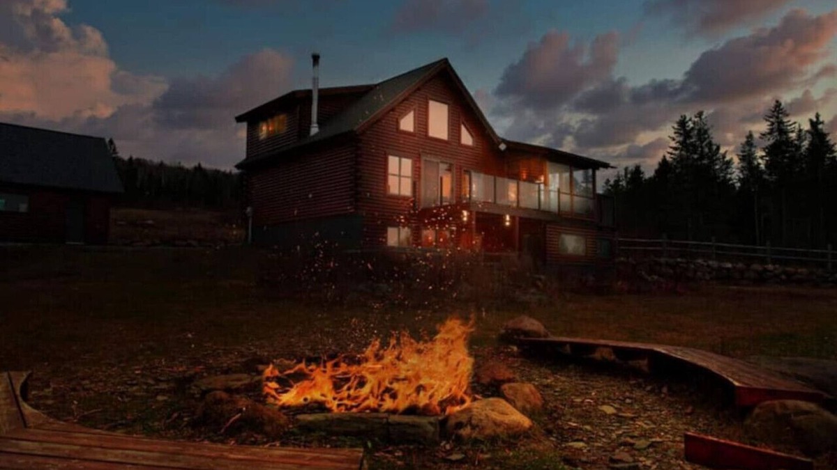 Notre-Dame-Des-Bois Cabin | La Grande Ourse | Hot Tub | Scenic View | Foosball