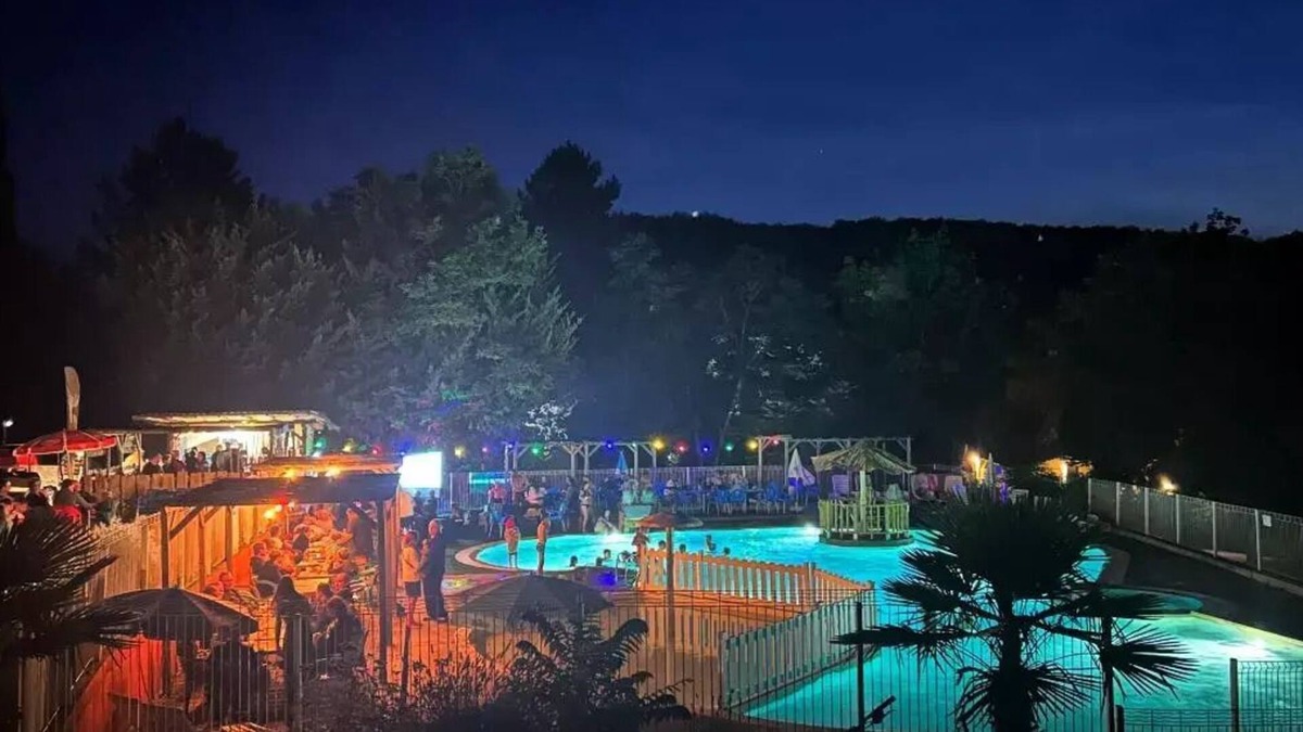 La Cassagne House | La Grande Prade Campsite* - Noyers mobile residence with semi-covered wooden terrace for 5/6 people + TV-TNT + AIR CONDITIONING for 6 people