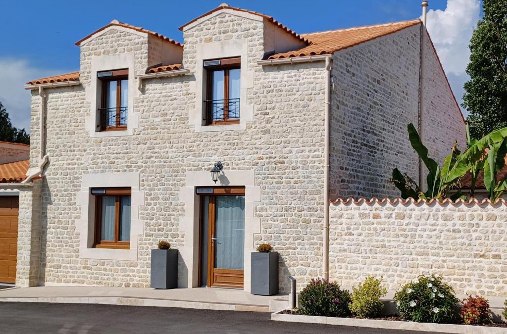 Thaire House | La Grange 3 étoiles - Maison d'hôte à 10 min des plages
