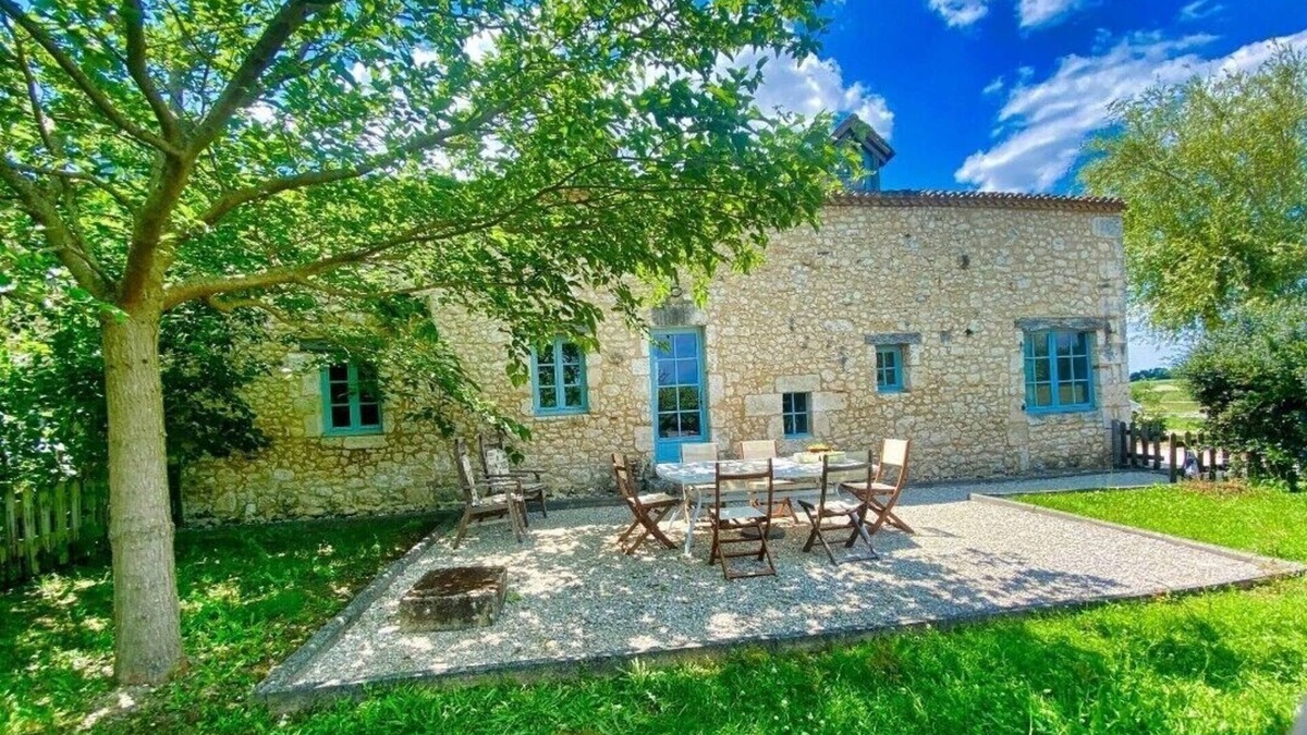 Conne-de-Labarde Cottage | La Grange aux Oiseaux" charming gîte