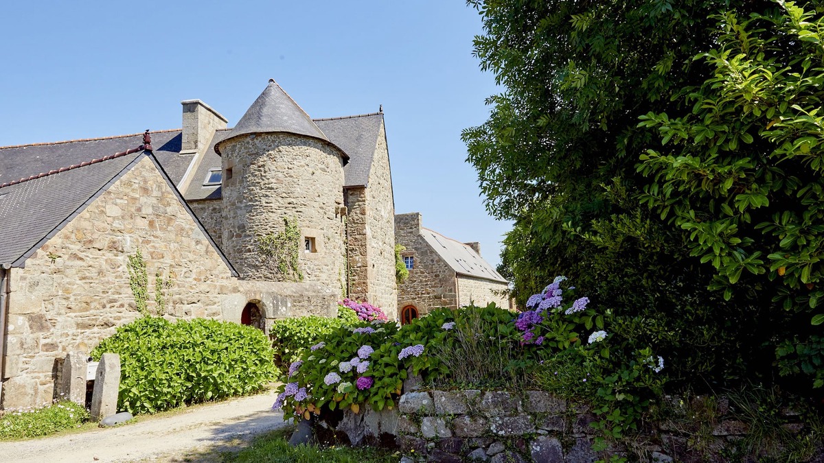 Saint-Quay-Perros House | La grange de Blanche, comfortable accommodation near Perros-Guirec
