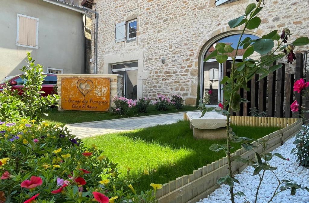 Saint-Amour Bed & Breakfast | LA GRANGE DES FRANGINES