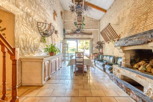 Guizengeard House | La Grange