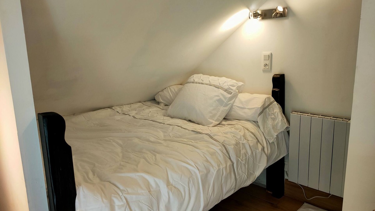 Perrusson Bed & Breakfast | LA Grenetiere Chambre Pour une Personne Avec Balcon