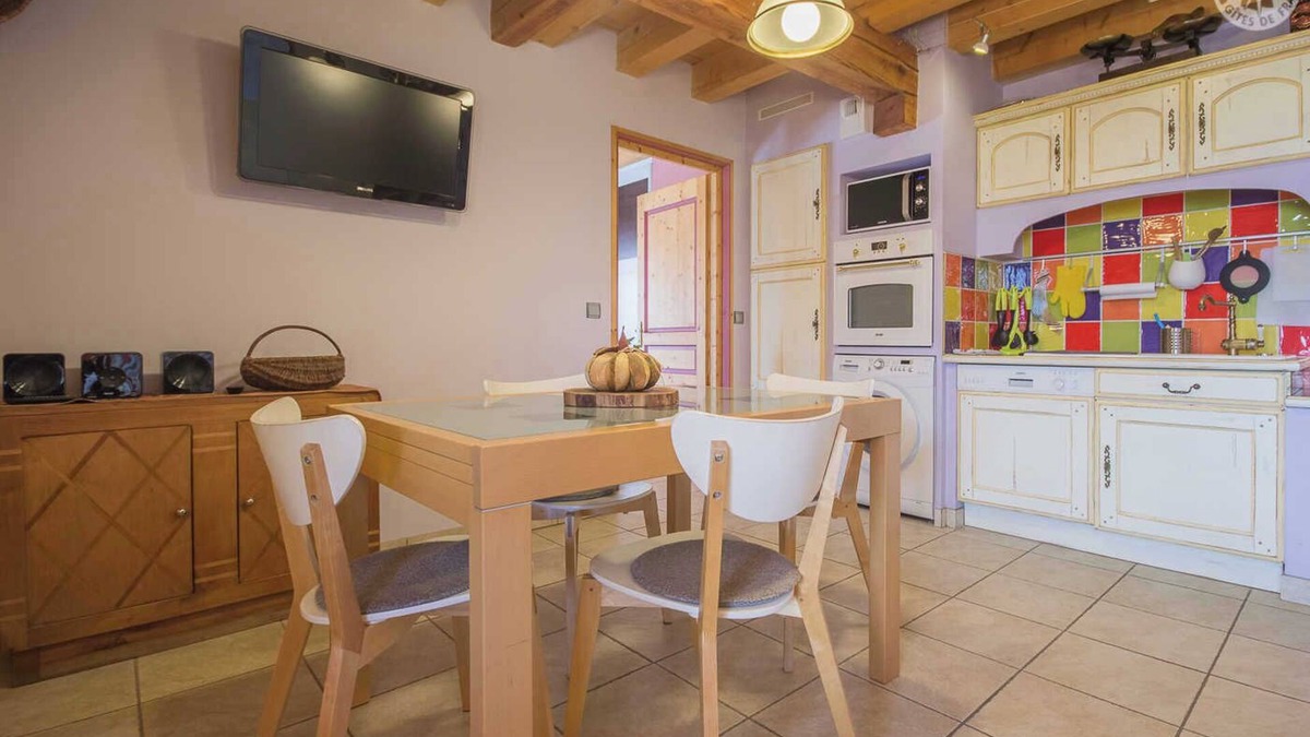 Clery House | LA GRIVE - CLERY - Gîte