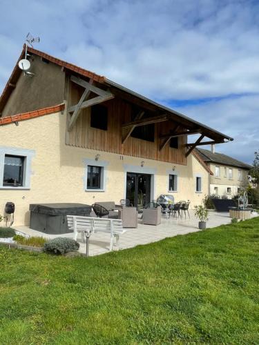 Cercy-la-Tour Bed & Breakfast | La Guette