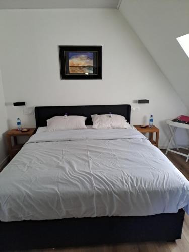 Savigny-le-Vieux Bed & Breakfast | la hamonniere