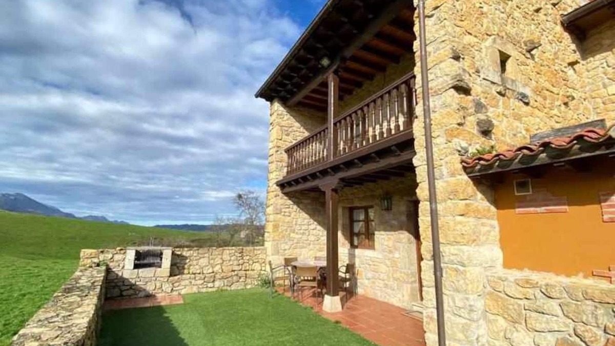 Villanueva House | La Helguera Vacation Home