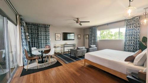 Ladera Heights Apartment | LA Huge Mid Century Guesthouse Patio LAX Beach