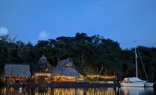 Livingston Hotel | La Isla Dulce