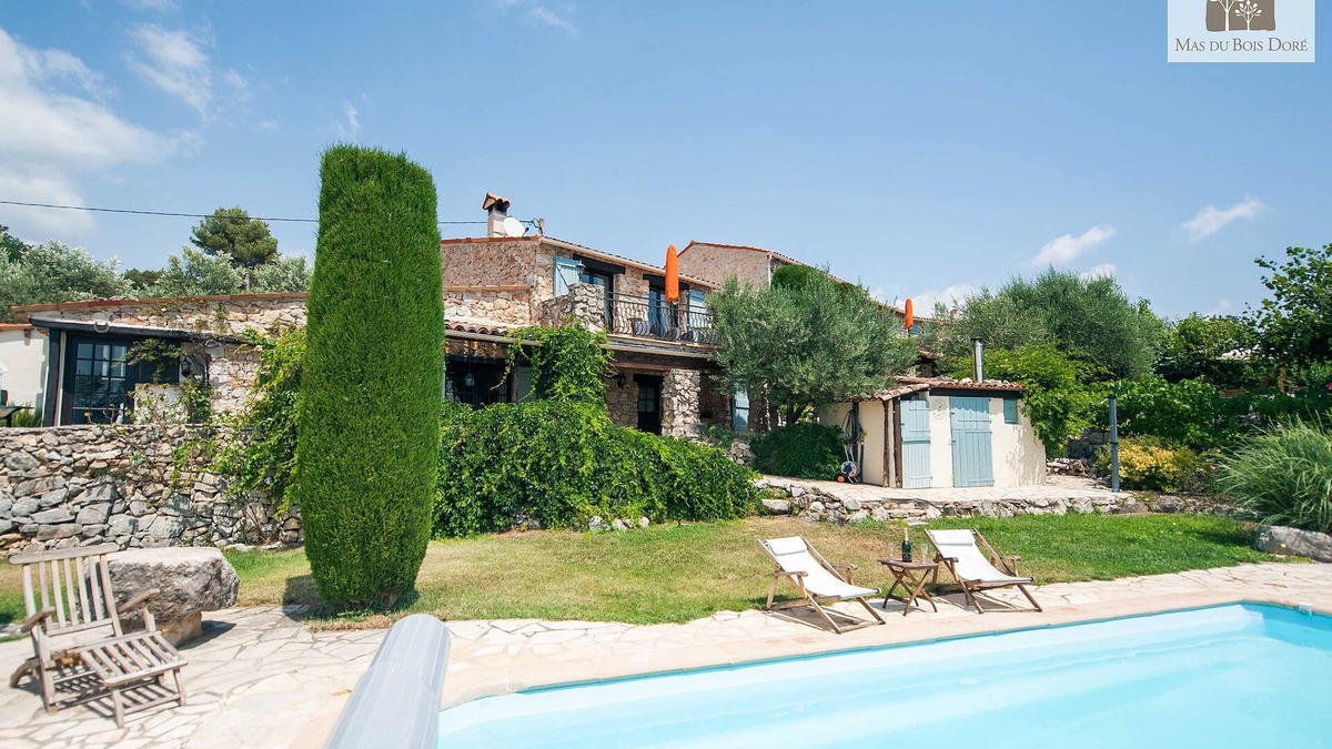 Mons House | La Lavande: Unique gite with a private Grand Salon and amazing view