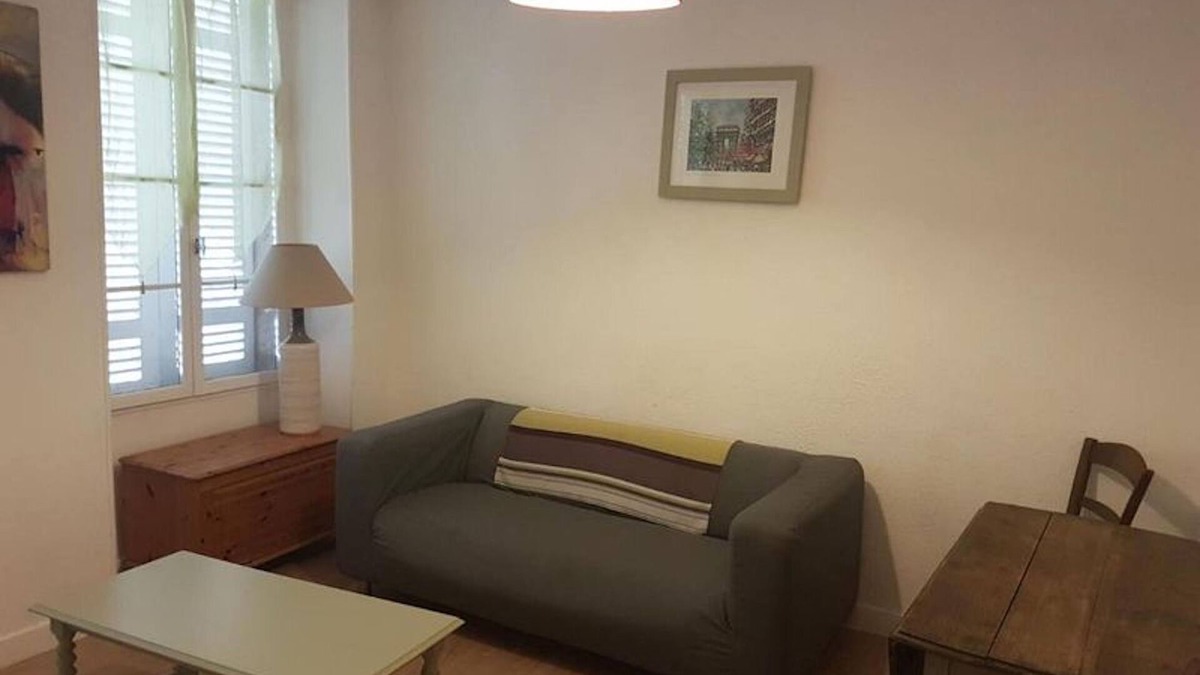 Saint-Jean-d'Angely Apartment | La Laverie - Nice apartment